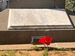 PlantacionBulbosTulipanes-ProyectoErasmus+Nature for kids-MonumentoalosCaidos-de-Taviano